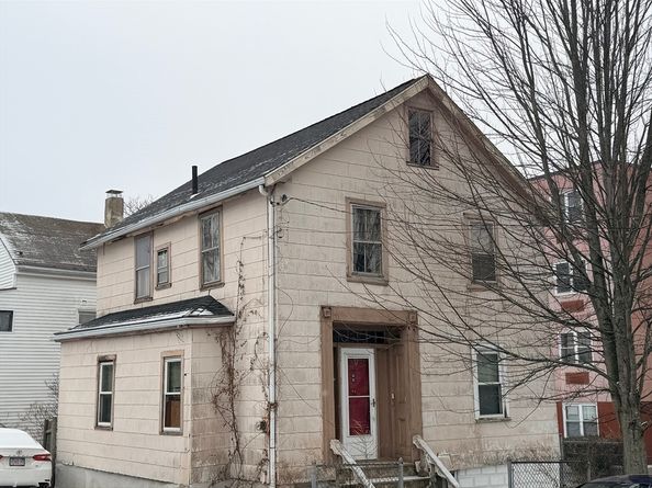 66 Sagamore St, Lynn MA 01902