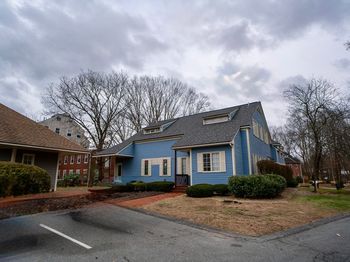 4 Strathmore Shire Dr