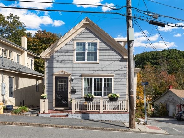 20 Railroad Ave, Rockport MA 01966