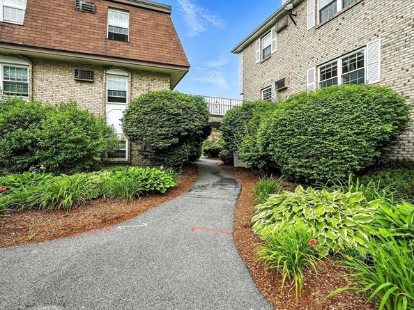 28 Williamsburg Ct 2, Shrewsbury MA 01545