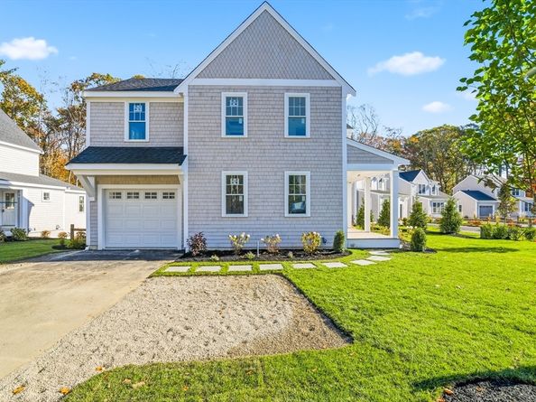 8 Pat Rose Way, Rockland MA 02370