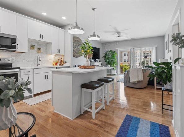 12302 Peters Farm Way 302, Westborough MA 01581