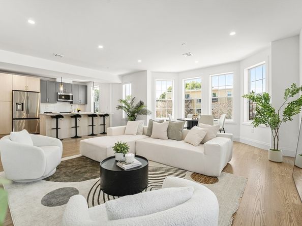 808 Morton St PH3, Boston MA 02124