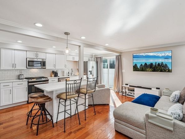 152 Saratoga St, Boston MA 02128