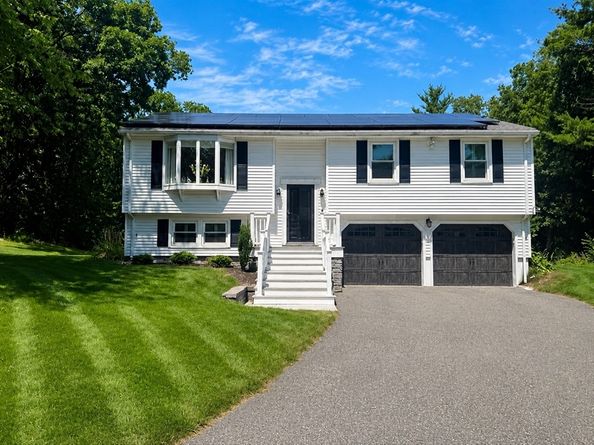 345 Raleigh Tavern Ln, North Andover MA 01845