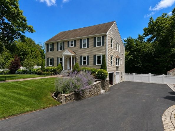 10 Stoneybrook Drive, Bridgewater MA 02324