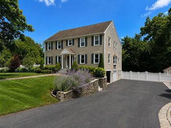 10 Stoneybrook Drive