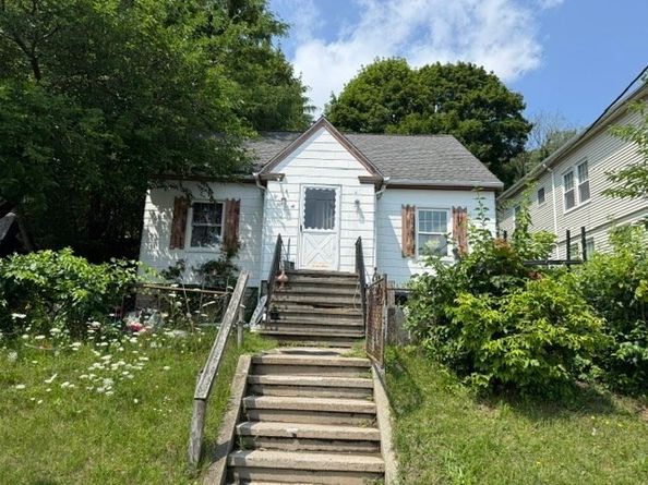26 Carlstad St, Worcester MA 01607