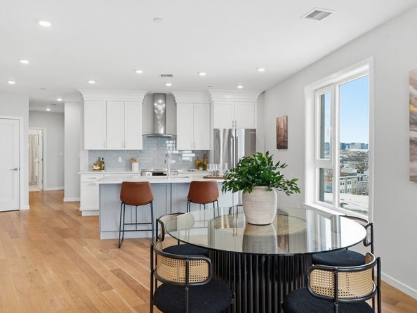267 Old Colony 606, Boston MA 02127