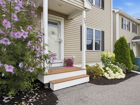 25 Riverside Dr. 25, Lakeville MA 02347