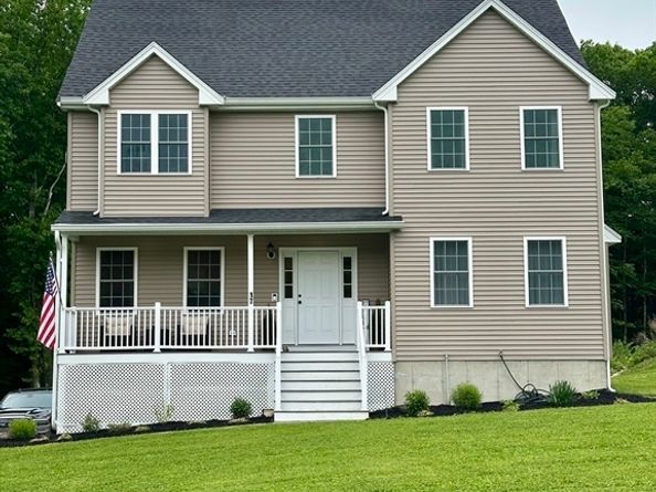17 Noble Street, Dudley MA 01571