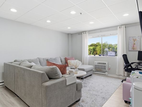 64 Foster St 305, Peabody MA 01960