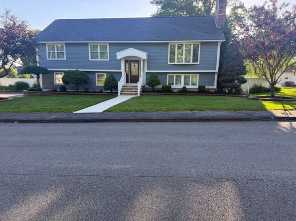 10 Dean Street, Hudson MA 01749