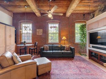 1511 Main St
