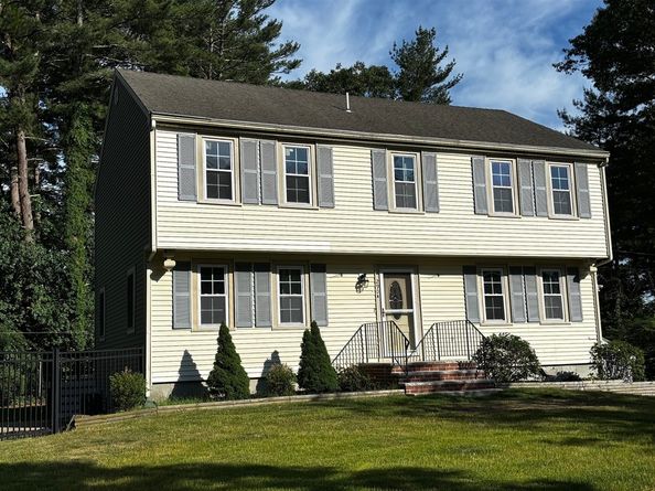 290 Center St, Pembroke MA 02359