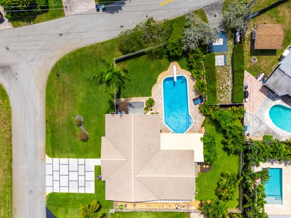 1420 NE 42nd Court, Oakland Park FL 33334