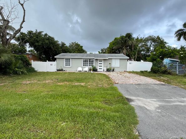 4328 Pine Street, West Palm Beach FL 33406