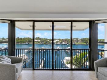 543 Bay Colony Drive N