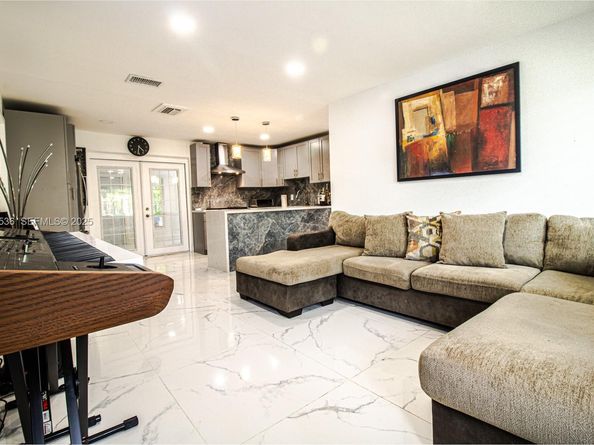 5601 SW 38th Street, Davie FL 33314