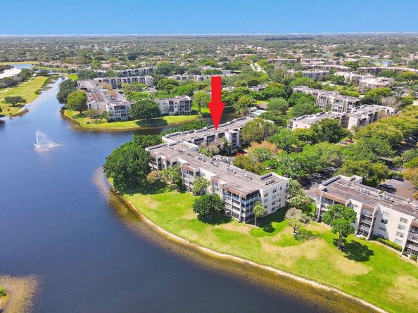 9430 Poinciana Pl 415, Davie FL 33324