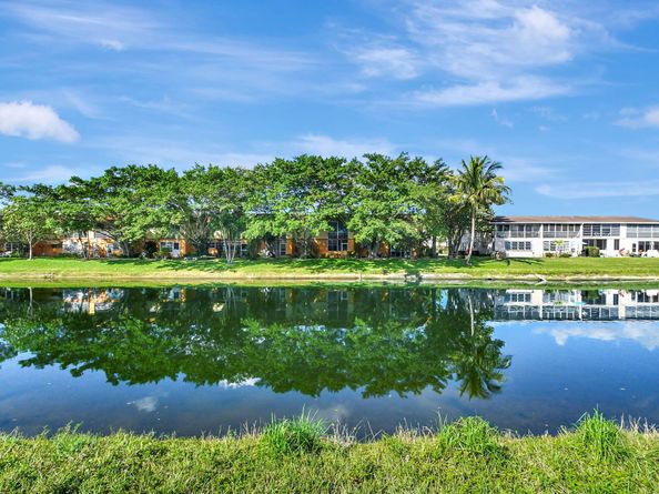 48 Sheffield B, West Palm Beach FL 33417