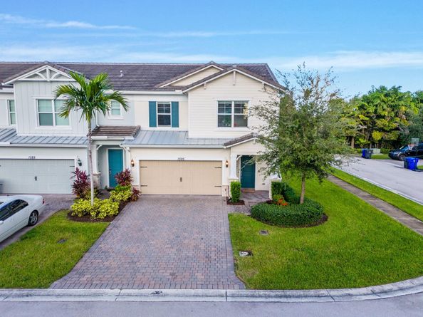 1595 Evergreen Ter, Hollywood FL 33021