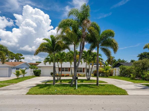 428 Alemeda Drive, Palm Springs FL 33461