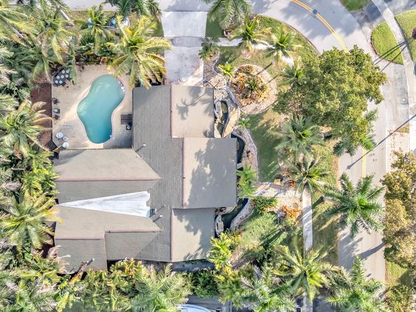 980 SW 70th Ave, Plantation FL 33317