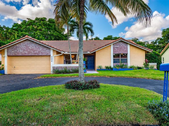 2484 NW 88th Ter, Coral Springs FL 33065
