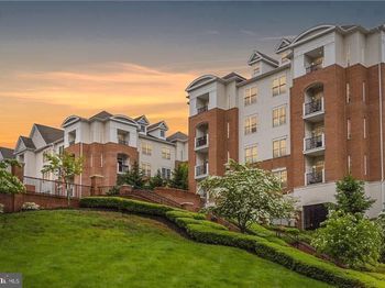 300 W Elm Street