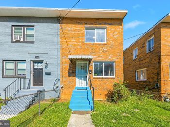206 53rd Street NE