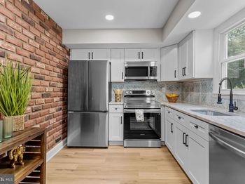 387 Larchwood Avenue