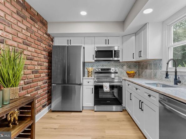 387 Larchwood Avenue, Feasterville Trevose PA 19053