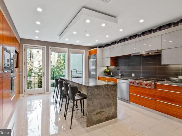 609 Queen Street, Philadelphia PA 19147