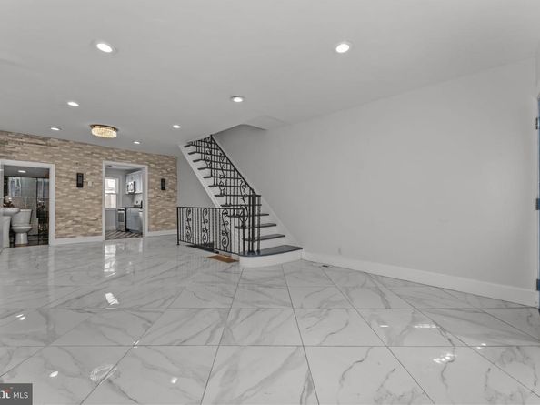 355 Tree Street, Philadelphia PA 19148