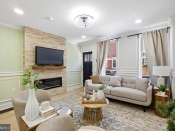 2076 E Monmouth Street