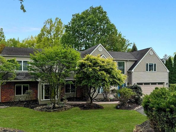 1 Pear Tree Lane, Lafayette Hill PA 19444