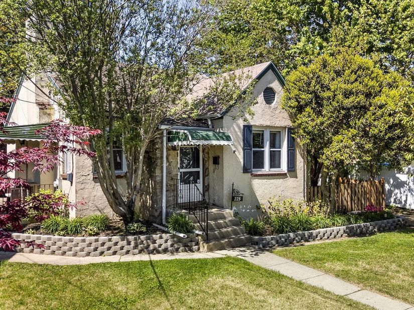 225 Folsom Avenue, Folsom PA 19033