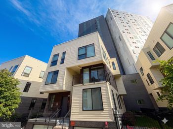 3200 Summer Street