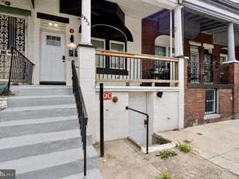2932 W Oxford Street