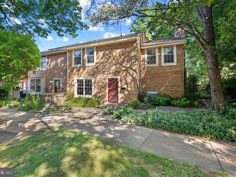 2172 Golf Course Drive, Reston VA 20191