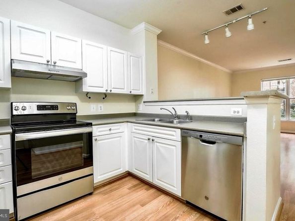 3021 Nicosh Circle 1103, Falls Church VA 22042
