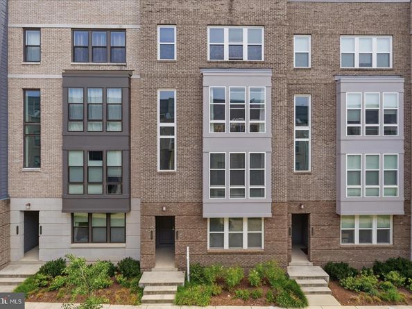 13329 Launders Street 137, Herndon VA 20171