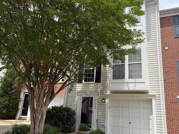21980 Box Car Square, Sterling VA 20166