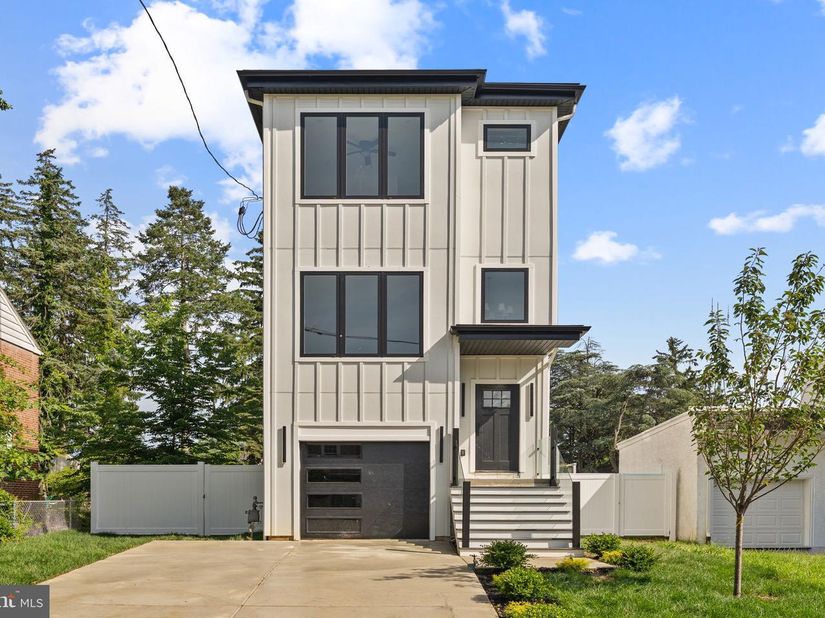 469 Aurania Street, Philadelphia PA 19128