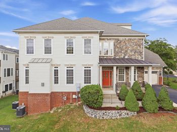 47616 Paulsen Square