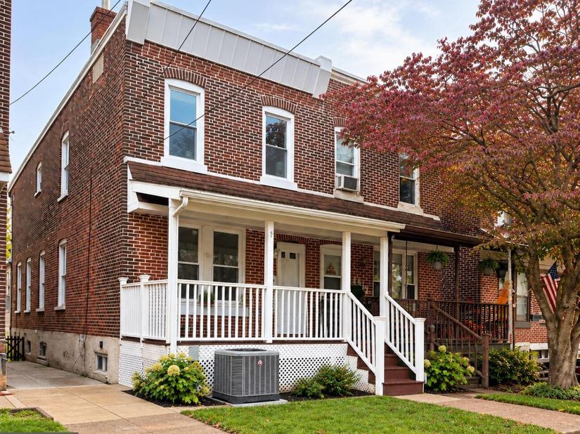 1315 E 9TH Street, Crum Lynne PA 19022