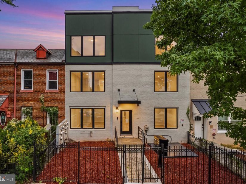 1013 17TH Place NE 8, Washington DC 20002