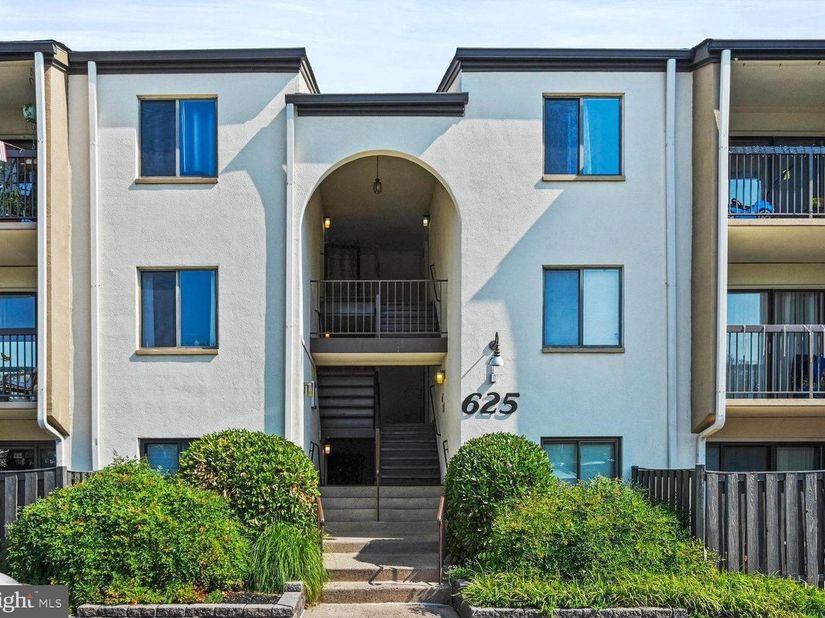 625 Center Street T3, Herndon VA 20170