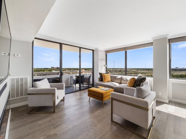 3525 Sage Road 1403, Houston TX 77056